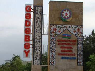 Gədəbəydə sahibkarlar icra başçısının əməllərindən təngə gəliblər