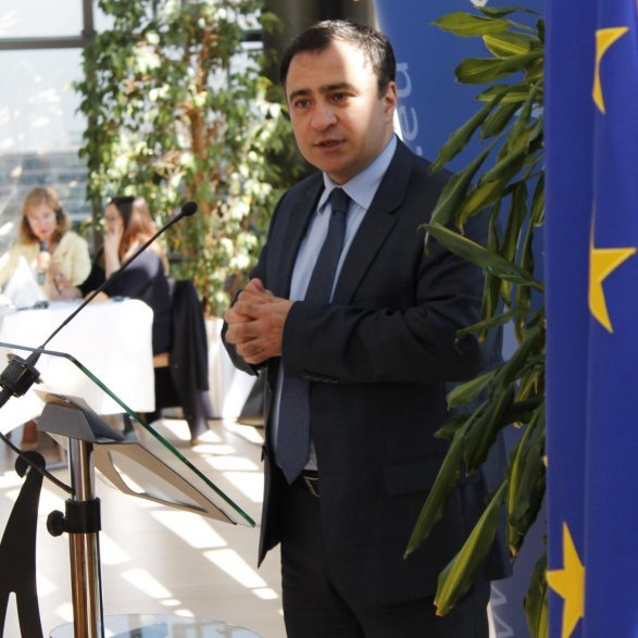 Mahmudov dövlətə hücum edir