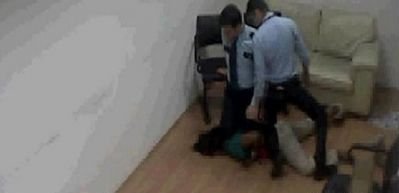 Sumqayıt polisində dəhşətli işgəncə - ŞOK VİDEO