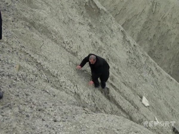 Salyanda gümüş pul və qədim əşyalar tapılıb - FOTO