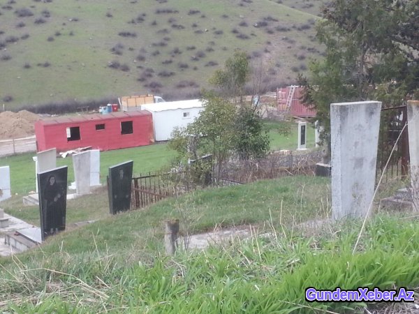 Ağstafanın Köhnəqışlaq kənd qəbirsanlığında məktəb