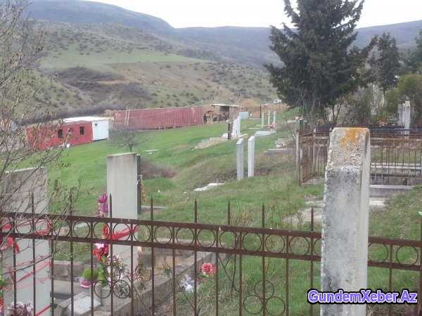 Ağstafanın Köhnəqışlaq kənd qəbirsanlığında məktəb