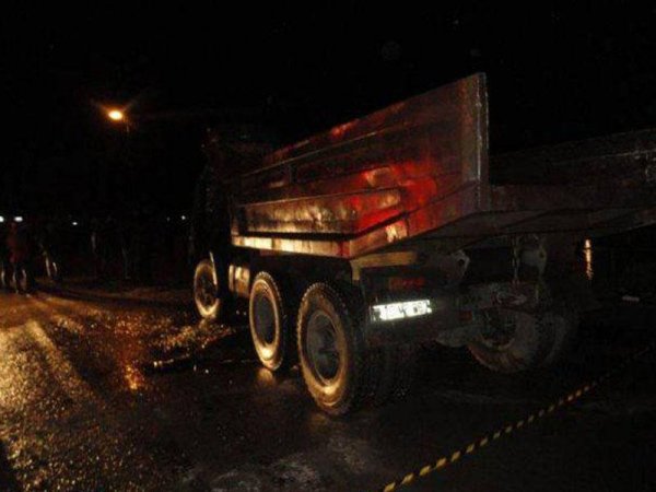 "KamAZ" çaya düşdü: dalğıclar 2 meyit çıxardılar