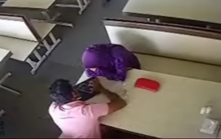 Gizli görüşən sevgililərin əyləşdiyi kafeya qohumları daxil oldu və…(Video izlə)