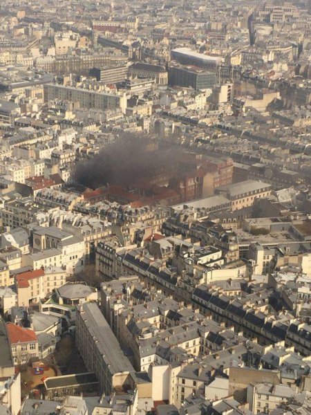 Parisin mərkəzində partlayış - FOTO