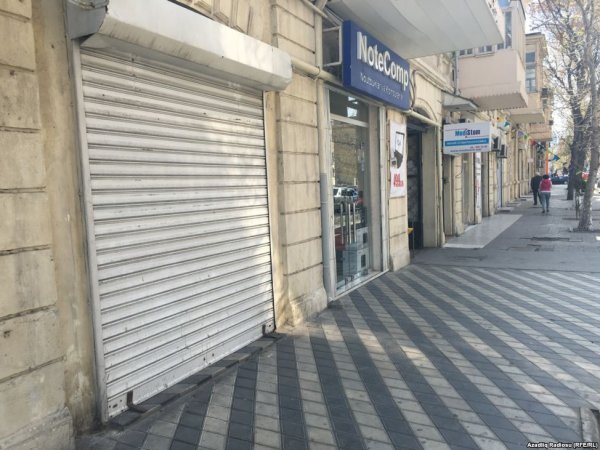 Bakının mərkəzində son aylar bağlanan dükanlar- [Fotolar]