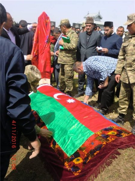 Kürdəmir daha bir şəhidini torpağa tapşırdı - FOTOLAR 
