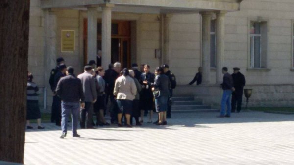 Qazaxda məcbüri köçkünlər “od püskürür”