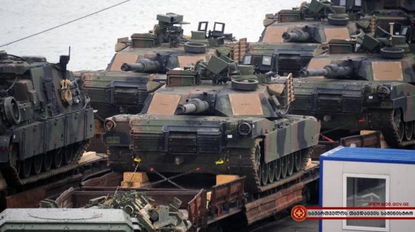Amerikanın «Abrams» tankları Gürcüstanda - FOTOLAR