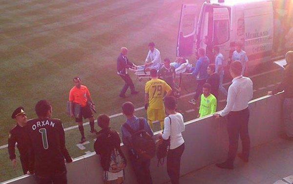 Futbolçu tәcili yardımla xәstәxanaya aparıldı