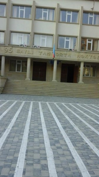 Bakıda məktəb yandı: - İcra başçısı hadisə yerində (Yenilənib)