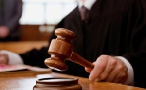 Polisin ölümünə səbəb olan sürücüyə dövlət ittihamçısı cəza istəyib