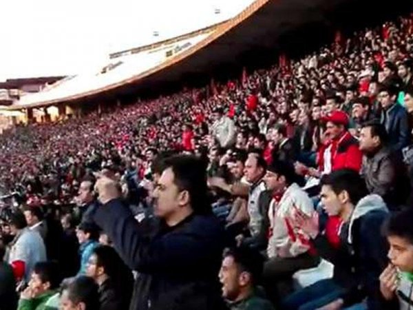 Təbrizli azarkeşlər erməni futbolçunun transferinə imkan vermədilər
