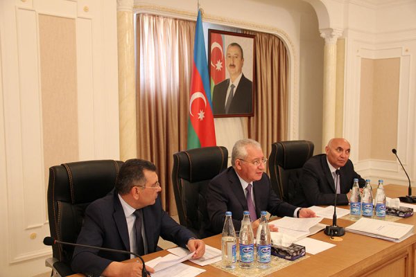 Nazir bir neçə müdiri işdən çıxadı - FOTO