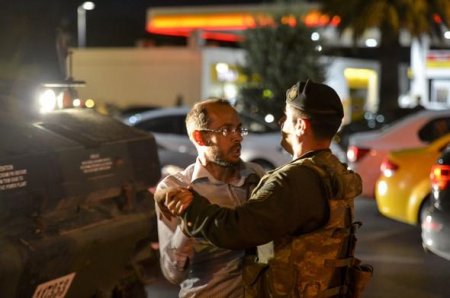 Türkiyədə qiyamçılar fövqəladə vəziyyət "elan etdilər" - FOTO