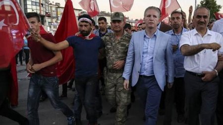 Türkiyə küçələrində insan seli - FOTO