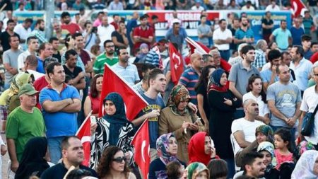 Türkiyə küçələrində insan seli - FOTO