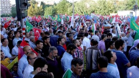 Türkiyə küçələrində insan seli - FOTO