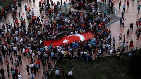 Türkiyə küçələrində insan seli - FOTO