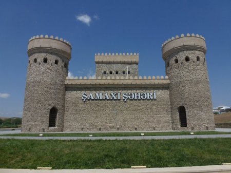 Şamaxıda müəllimindən hamilə qalan qız körpəsindən imtina etdi
