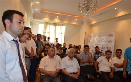 Rauf Arifoğlu İctimai Fikir Akademiyasının qonağı oldu: 'Bizdə siyasilərin mətbuatla davranış kültürü yoxdur' Rauf Arifoğlu İctimai Fikir Akademiyasının qonağı oldu: 'Bizdə siyasilərin mətbuatla davranış kültürü yoxdur'