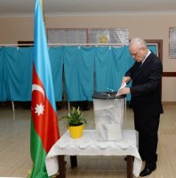 Artur Rasizadə səs verib