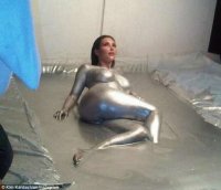 Soyğunçular Kim Kardaşyanı hamama soxub...