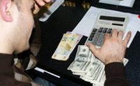 Dollar böhranı yenidən qayıdır