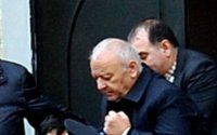 Akif Çovdarovun adamı sahibkarın başına silah dirəyib