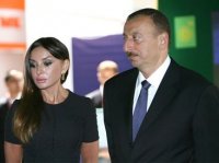 Prezident İlham Əliyev və xanımı Mehriban Əliyeva "BakuTel-2016" sərgisi ilə tanış olublar