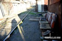 Bakının mərkəzində dəmiryolu relslərinin üstündə yaşayanlar
