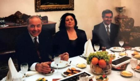 Azərbaycanlı milyonçu alim - Foto