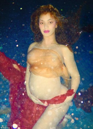 Əkiz uşaqlara hamilə olan Beyonsdan çılpaq fotosessiya
