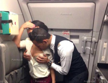 Pilotla stüardessanın intim görüntüləri YAYILDI: hamının gözü önündə... - ŞOK FOTOLAR (18+) Pilotla stüardessanın intim görüntüləri YAYILDI: hamının gözü önündə... - ŞOK FOTOLAR (18+)