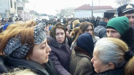 Keşlədə şəhidlə vidalaşmağa minlərlə insan gəlir – FOTOLAR