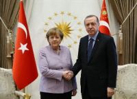 Ərdoğan və Merkel mətbuat konfransı zamanı mübahisə ediblər
