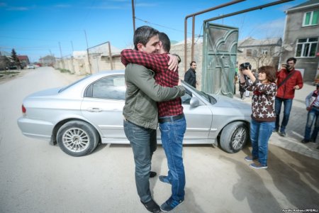 «Yaltaqlara dur» deyən gənc həbsdən çıxdı