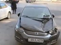 Üzərinə beton parçası düşən avtomobil 12 gündür ki, hadisə yerindən götürülməyib