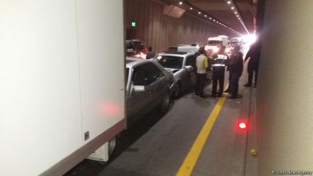 Bakıda zəncirvari yol qəzası: yaralılar var
