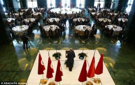 "Sultan" Ərdoğanın dəbdəbəli sarayı: 1100 otaq və 9 milyon dollarlıq xalçalar (FOTO)