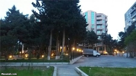 Xətaidə əhalinin istirahət parkı hasara alınıb, iş adamlarına satılır - FOTOLAR Xətaidə əhalinin istirahət parkı hasara alınıb, iş adamlarına satılır - FOTOLAR