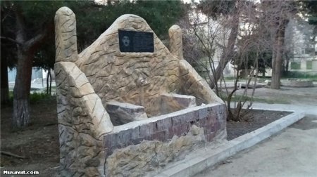 Xətaidə əhalinin istirahət parkı hasara alınıb, iş adamlarına satılır - FOTOLAR Xətaidə əhalinin istirahət parkı hasara alınıb, iş adamlarına satılır - FOTOLAR