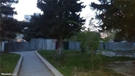 Xətaidə əhalinin istirahət parkı hasara alınıb, iş adamlarına satılır - FOTOLAR Xətaidə əhalinin istirahət parkı hasara alınıb, iş adamlarına satılır - FOTOLAR