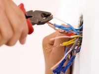 İki nəfəri elektrik cərəyanı vurdu