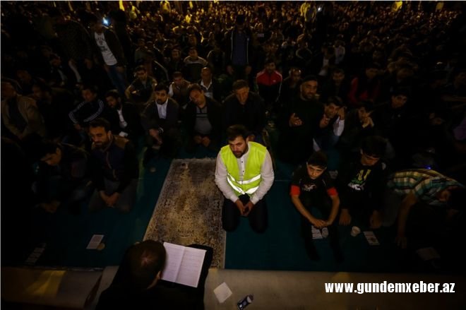 Şəkillərdə: Fatimeyi Zəhra məscidində 3-cü Qədr gecəsi