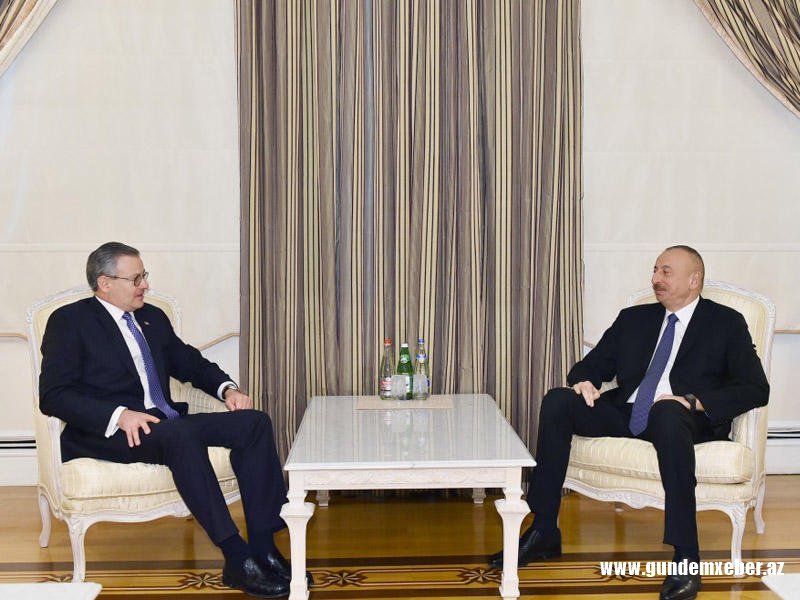 Prezident İlham Əliyev: "Formula-1 yarışı Azərbaycanda turizmin daha da inkişaf etdirilməsi işinə xidmət edir" Prezident İlham Əliyev: "Formula-1 yarışı Azərbaycanda turizmin daha da inkişaf etdirilməsi işinə xidmət edir"