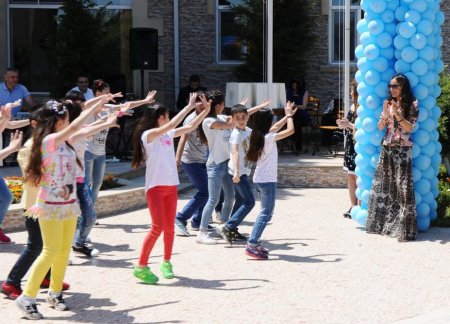 Heydər Əliyev Fondunun vitse-prezidenti Leyla Əliyeva uşaqlar üçün şənlikdə iştirak edib - FOTO