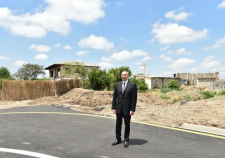 Prezident İlham Əliyev yenidən qurulan Cocuq Mərcanlı kəndində görülən işlərlə tanış olub - FOTO