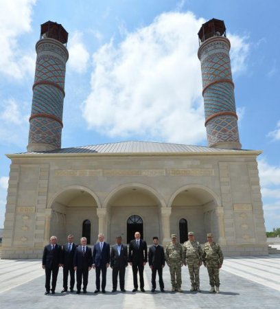 Prezident İlham Əliyev yenidən qurulan Cocuq Mərcanlı kəndində görülən işlərlə tanış olub - FOTO