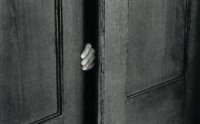 Bakı sakini borclarını ödəmək üçün qohumunun evini aparmaq istədi